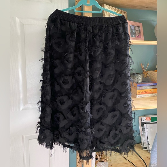 Mid-length eyelash skirt - Picture 2 of 3